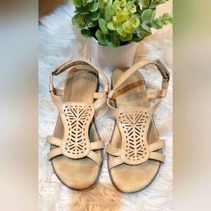 Naturalizer womens sandals‎ size 8 tan/cream